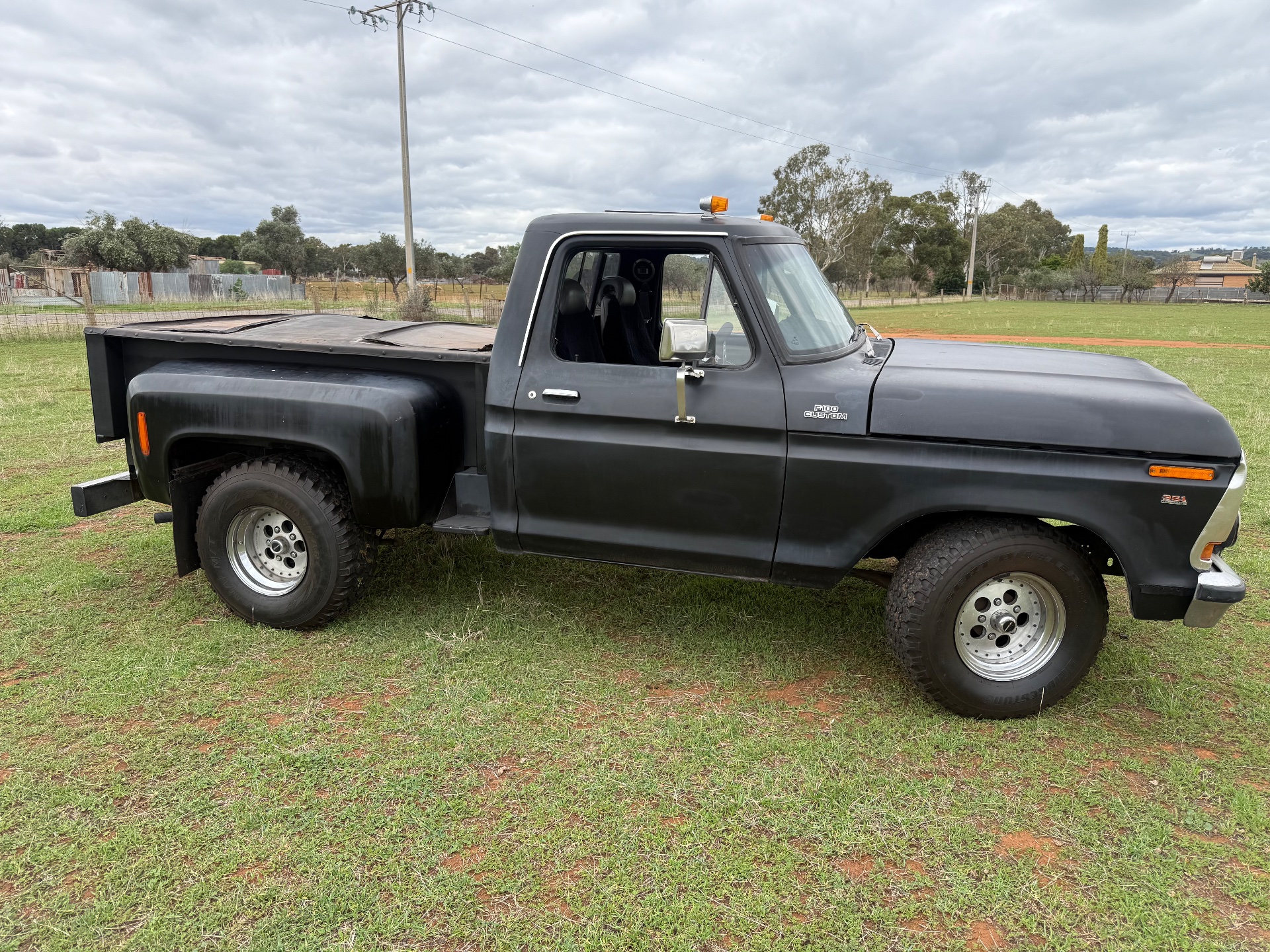 1979 FORD F100 CUSTOM STYLE SIDE PICK UP
