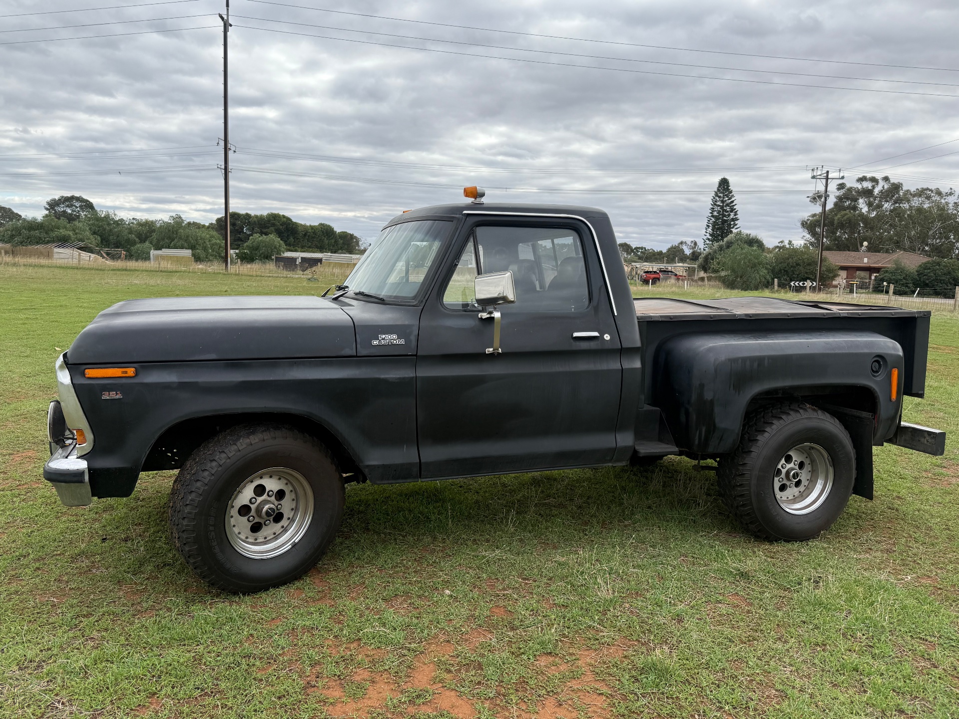 1979 FORD F100 CUSTOM STYLE SIDE PICK UP