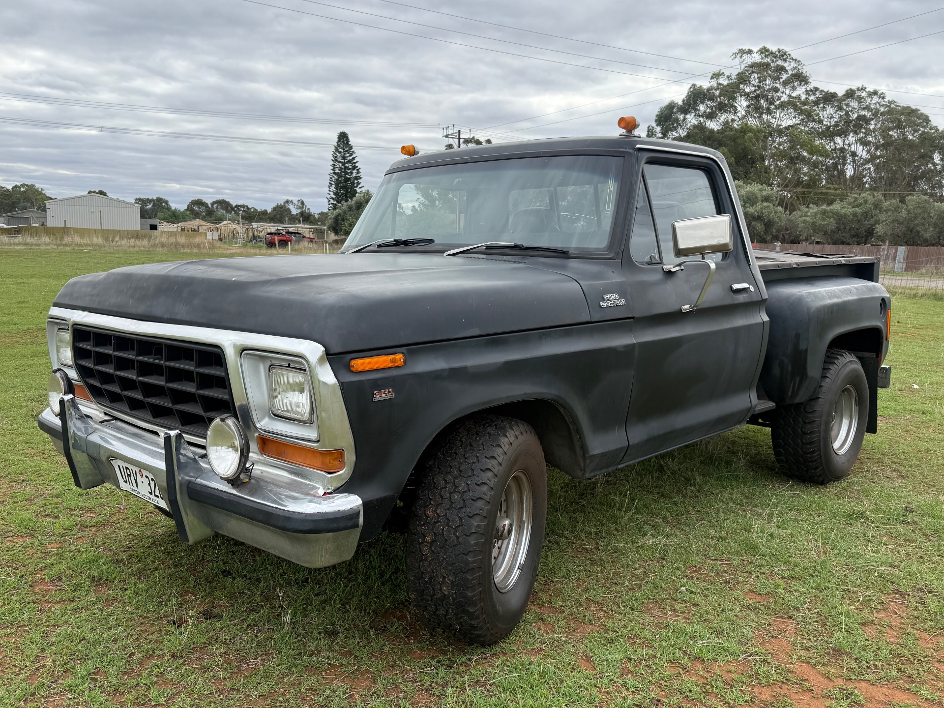 1979 FORD F100 CUSTOM STYLE SIDE PICK UP