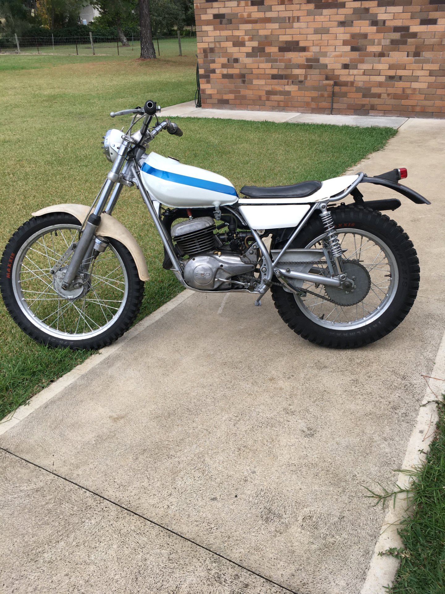 1975 YAMAHA DT250B ENDURO 