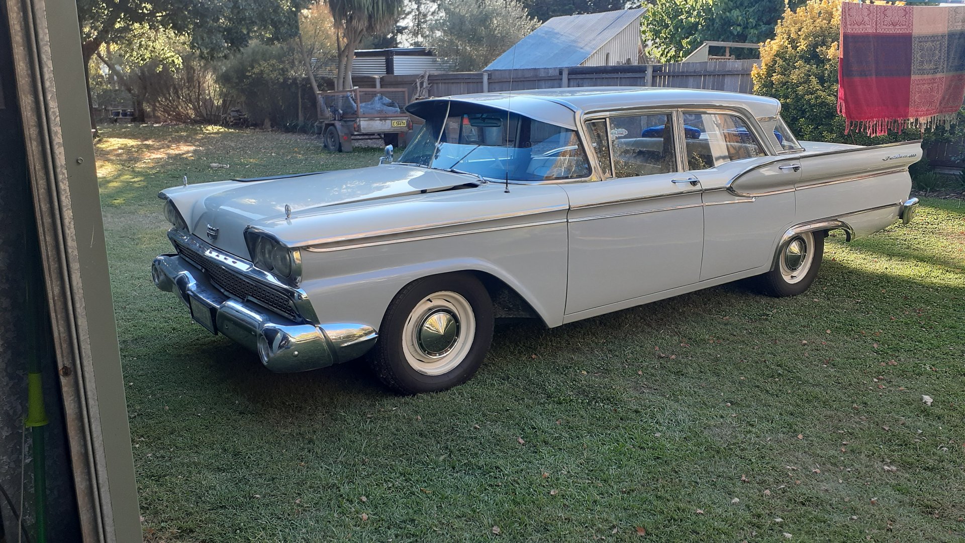 1960 FORD FAIRLANE 500 2 SP AUTOMATIC SEDAN