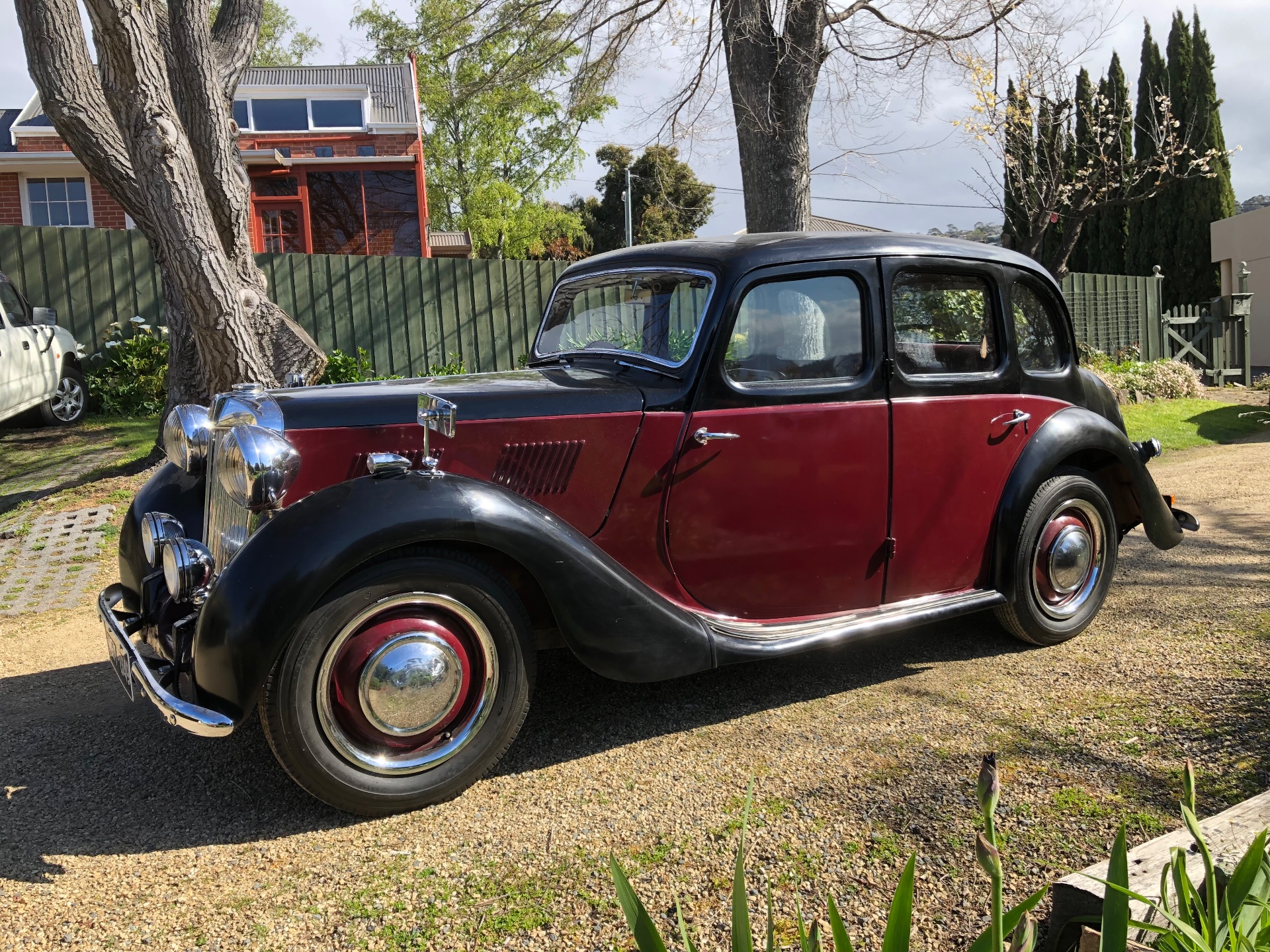 1949 MG Y-TYPE SEDAN