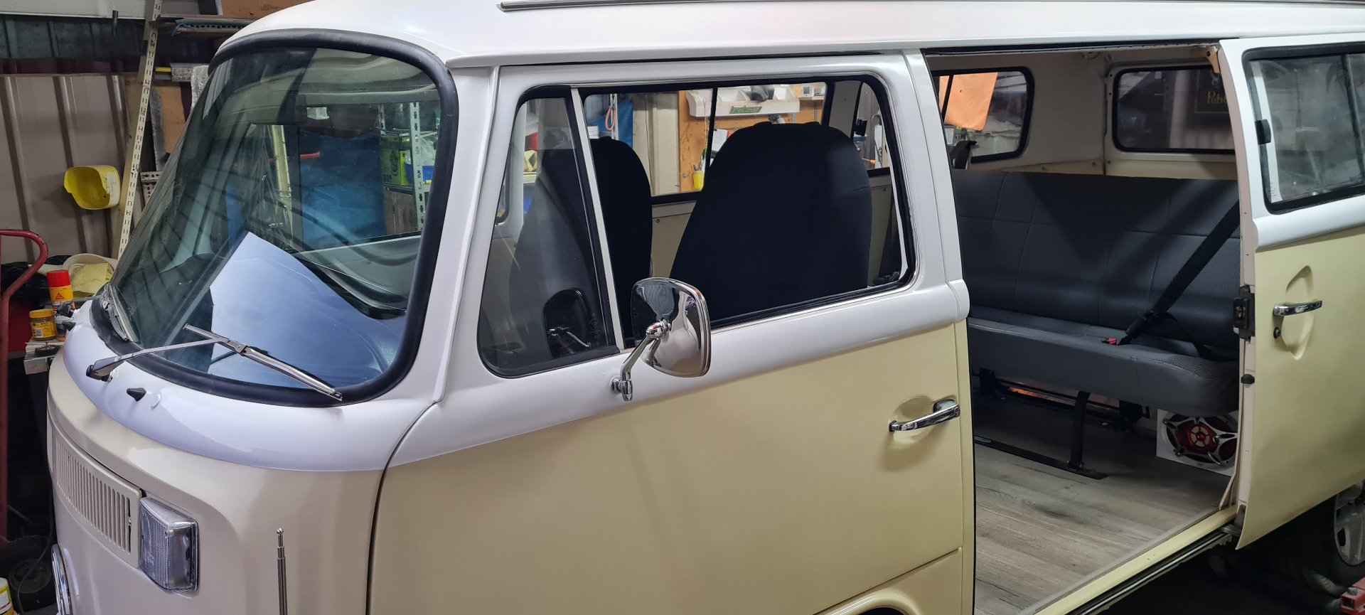 1975 VOLKSWAGEN KOMBI 4 SP MANUAL VAN