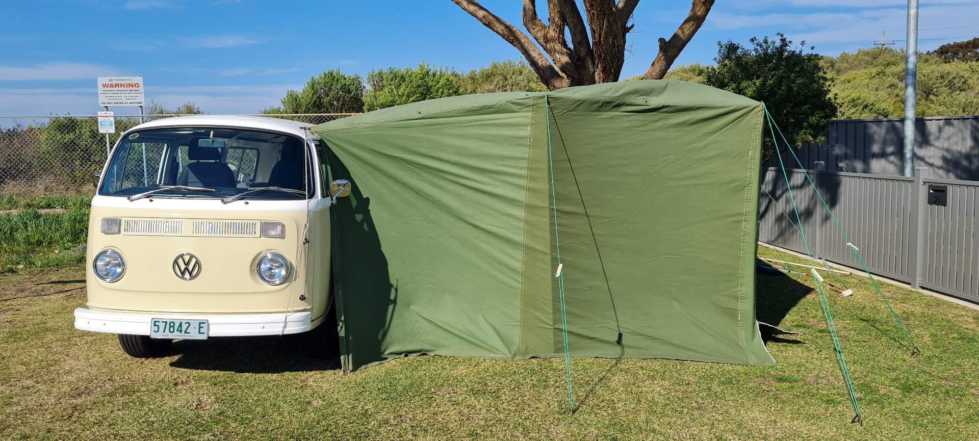 1975 VOLKSWAGEN KOMBI 4 SP MANUAL VAN