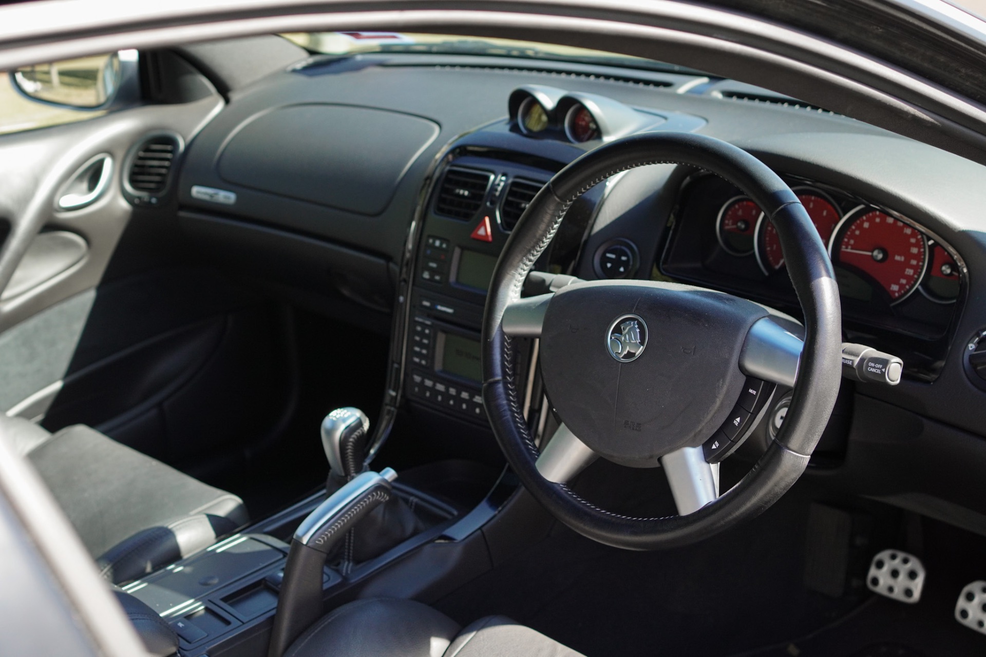 2005 HOLDEN MONARO VZ CV8-Z 6 SP MANUAL 2D COUPE