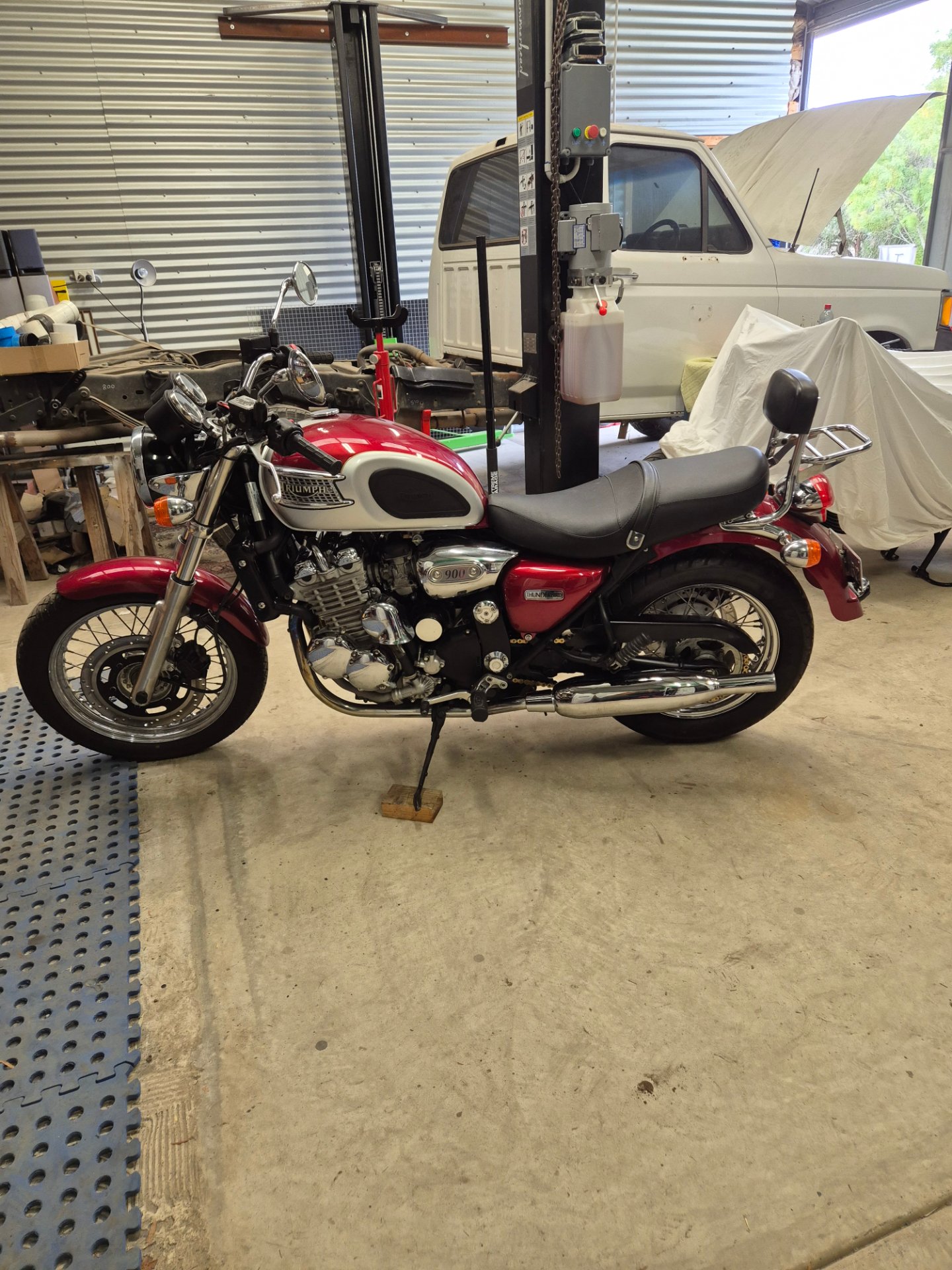 2003 TRIUMPH THUNDERBIRD ROAD