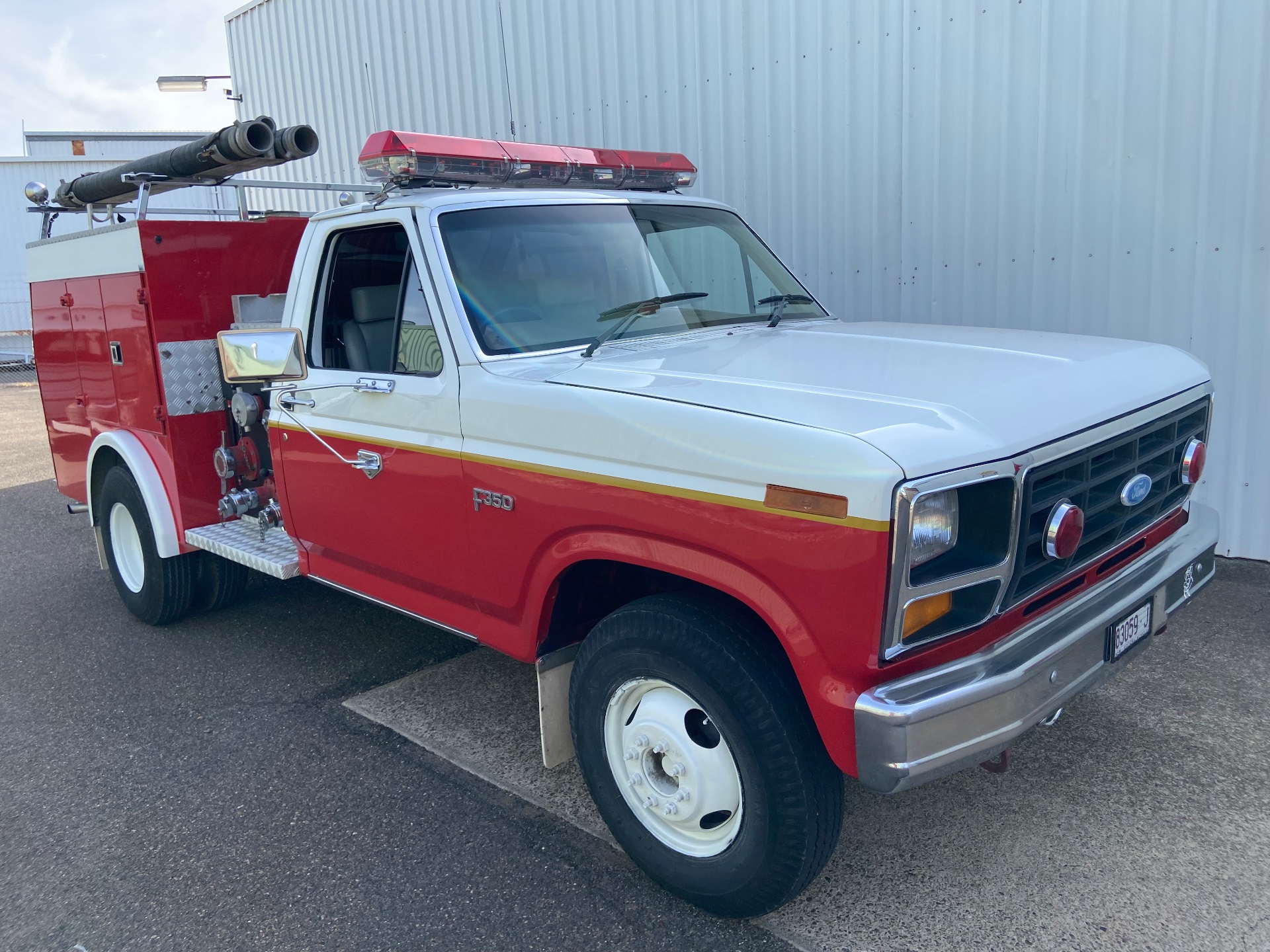 1982 FORD F350 MANUAL FIRE TRUCK