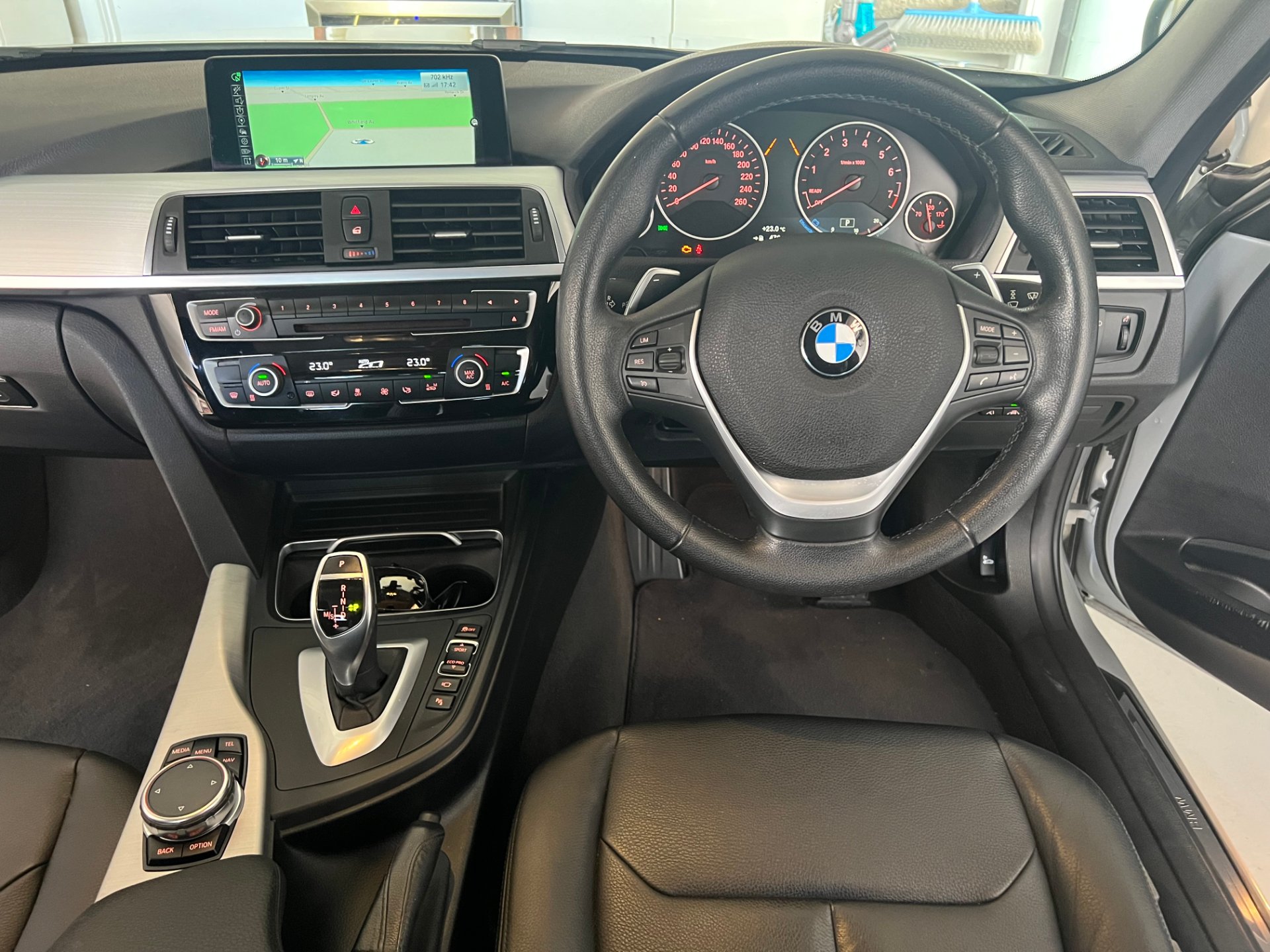 2016 BMW 3 F30 LCI 30i LUXURY LINE 8 SP AUTOMATIC 4D SEDAN