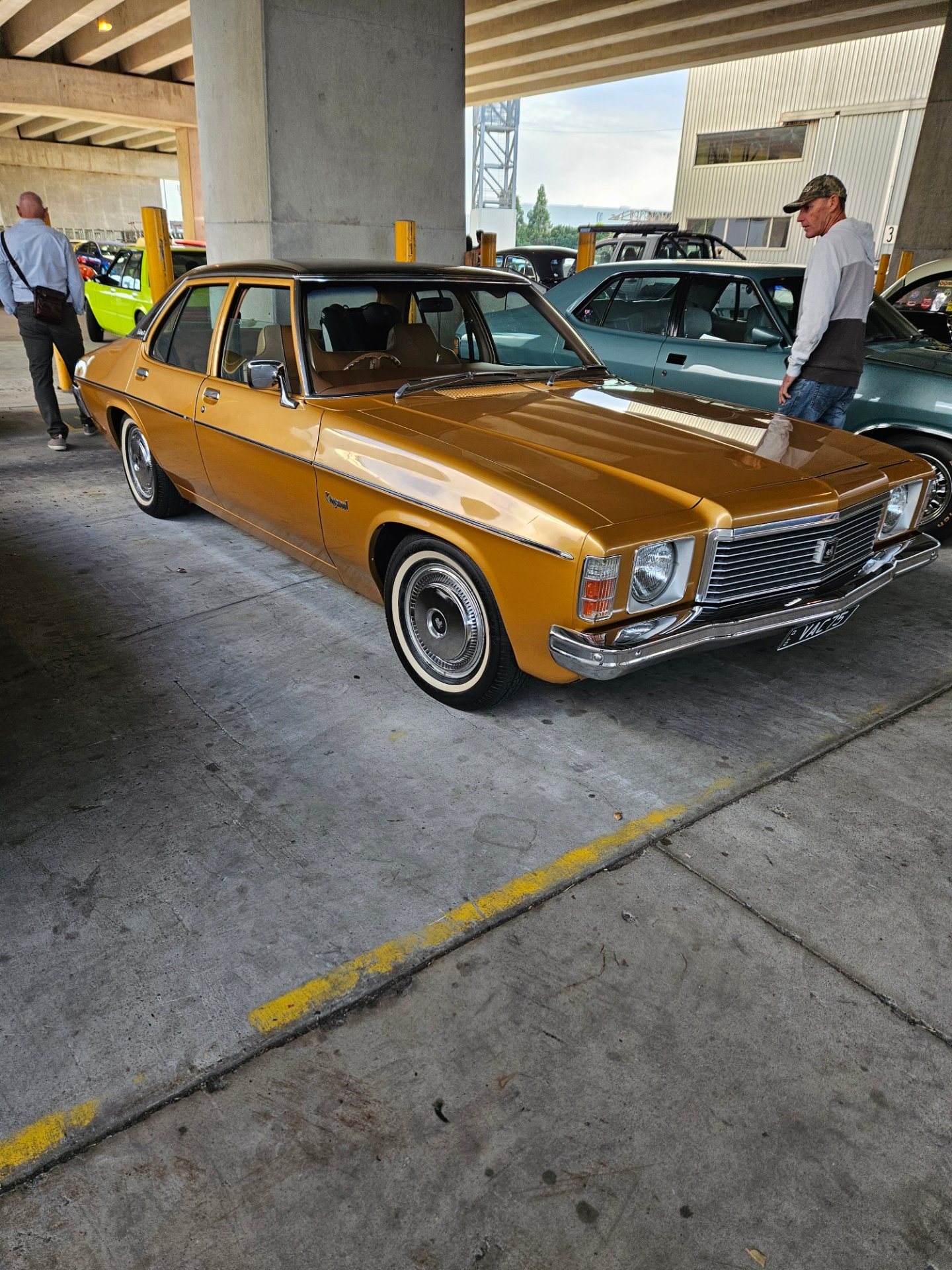 1975 HOLDEN VACATIONER HJ SEDAN