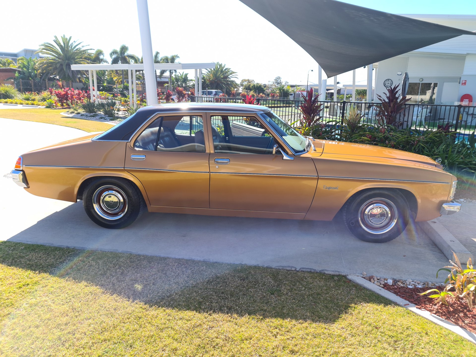 1975 HOLDEN VACATIONER HJ SEDAN