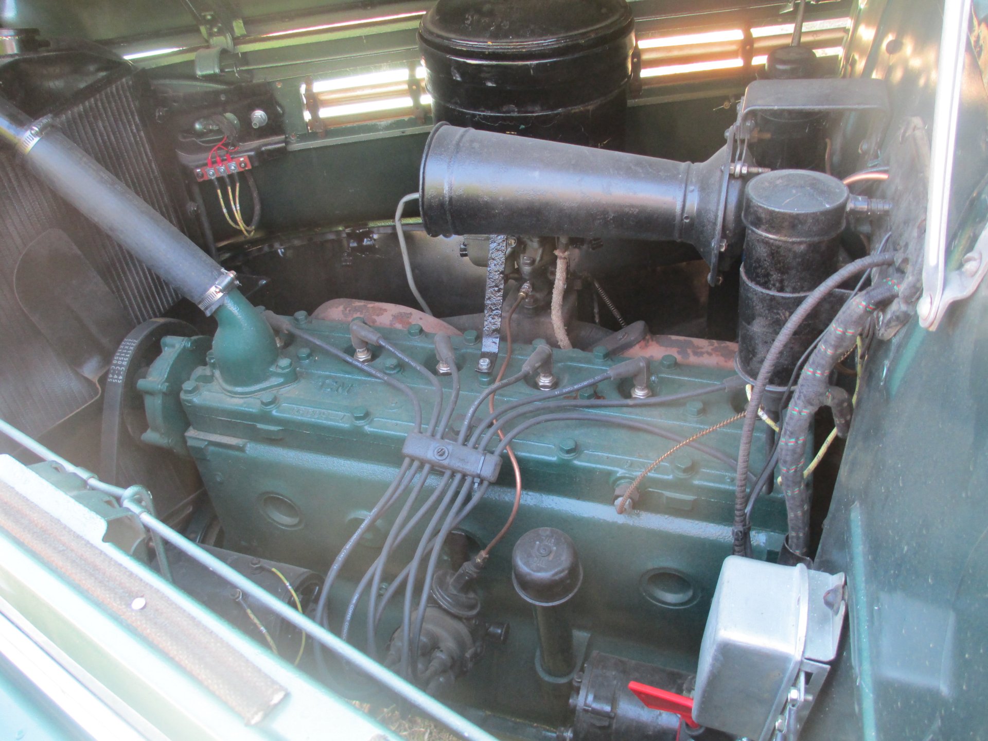 1937 OLDSMOBILE F37 SEDAN