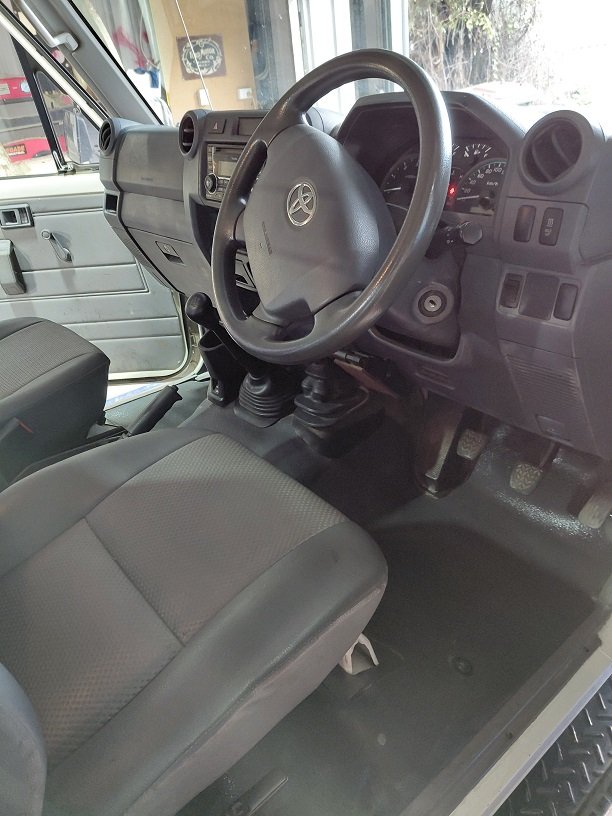 2014 TOYOTA LANDCRUISER VDJ79R MY12 UPDATE WORKMATE (4x4) 5 SP MANUAL C/CHAS