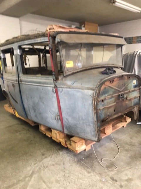 1929 FORD MODEL A LEATHERBACK SEDAN