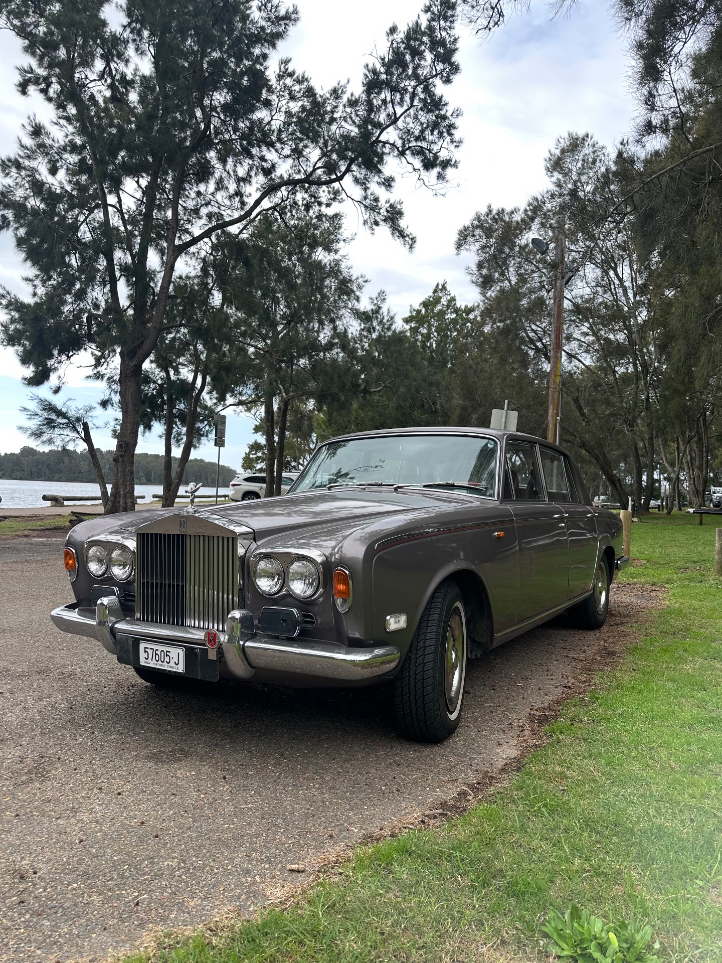 1973 ROLLS-ROYCE SILVER SHADOW 4D SEDAN