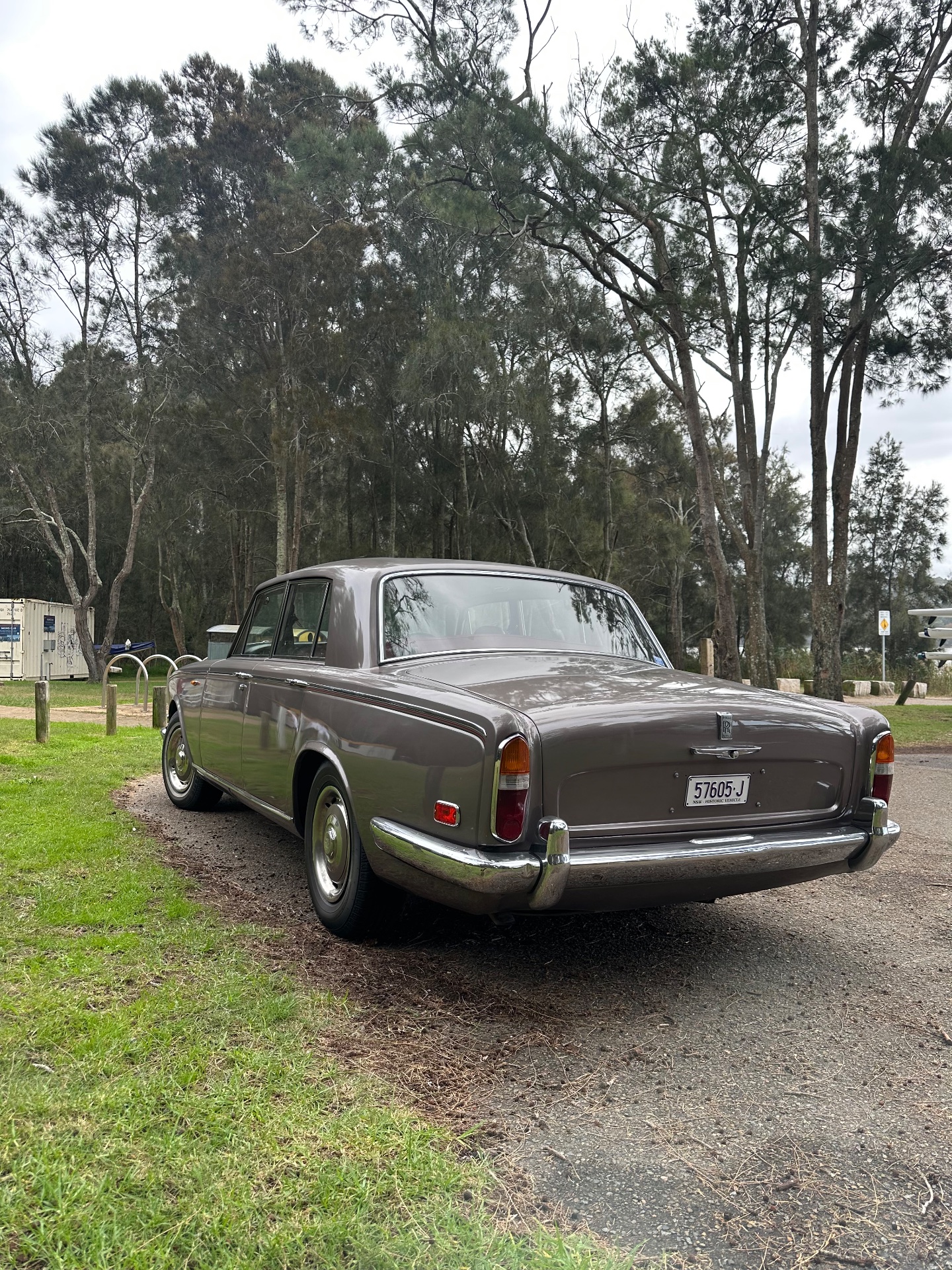 1973 ROLLS-ROYCE SILVER SHADOW 4D SEDAN