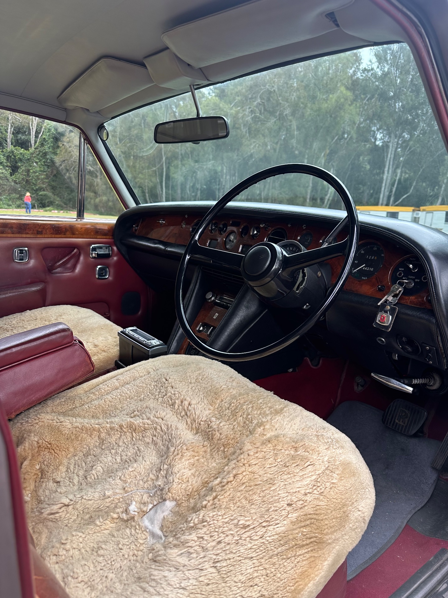 1973 ROLLS-ROYCE SILVER SHADOW 4D SEDAN