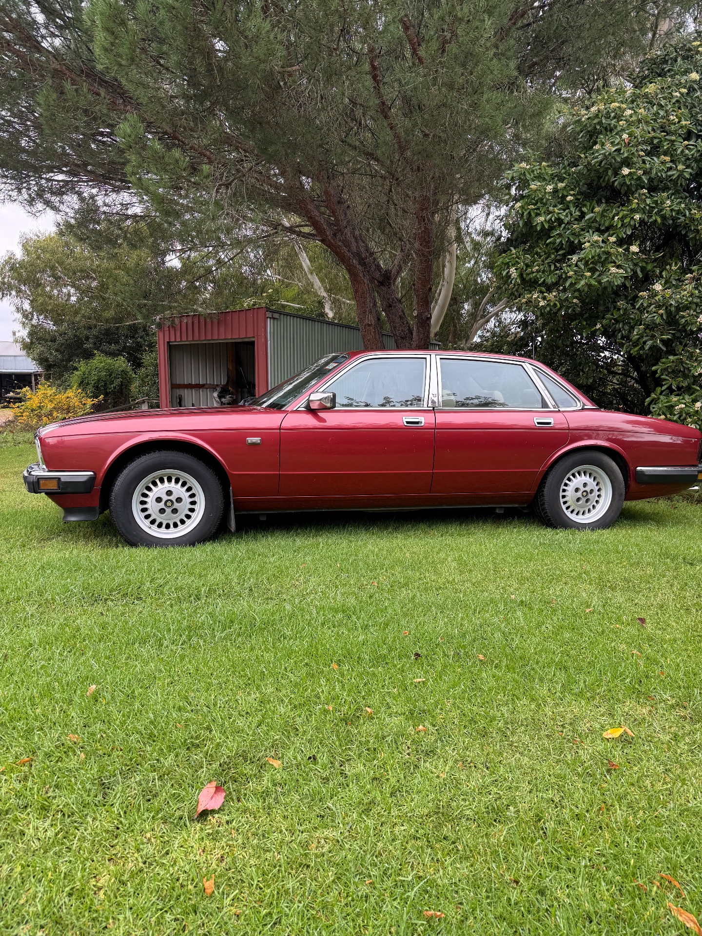 1988 JAGUAR SOVEREIGN XJ40 4 SP AUTOMATIC 4D SEDAN