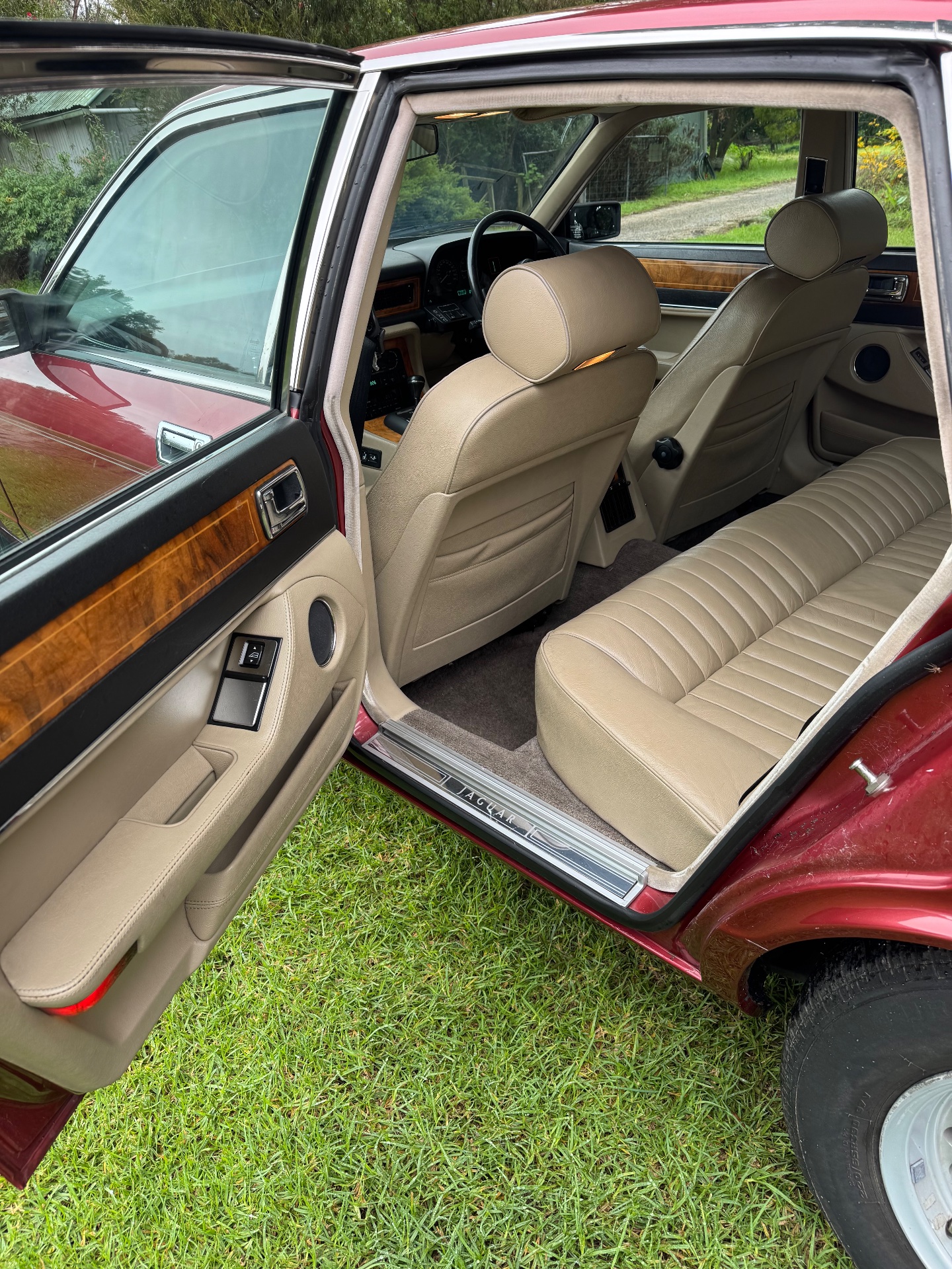 1988 JAGUAR SOVEREIGN XJ40 4 SP AUTOMATIC 4D SEDAN