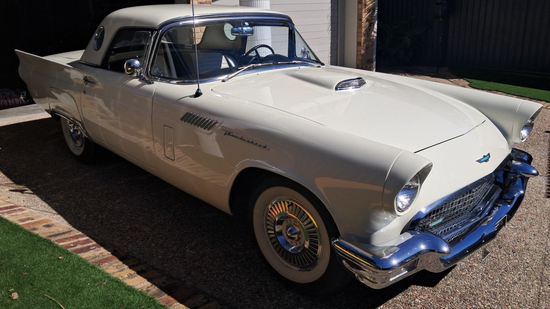 1957 FORD THUNDERBIRD CONVERTIBLE