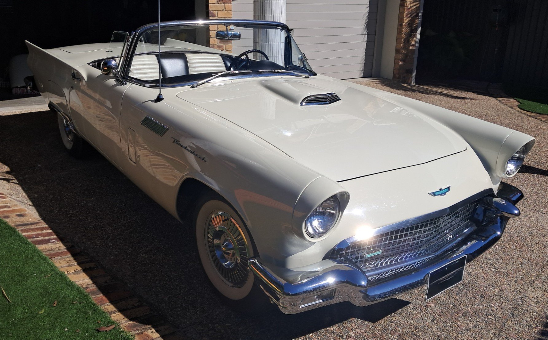 1957 FORD THUNDERBIRD CONVERTIBLE
