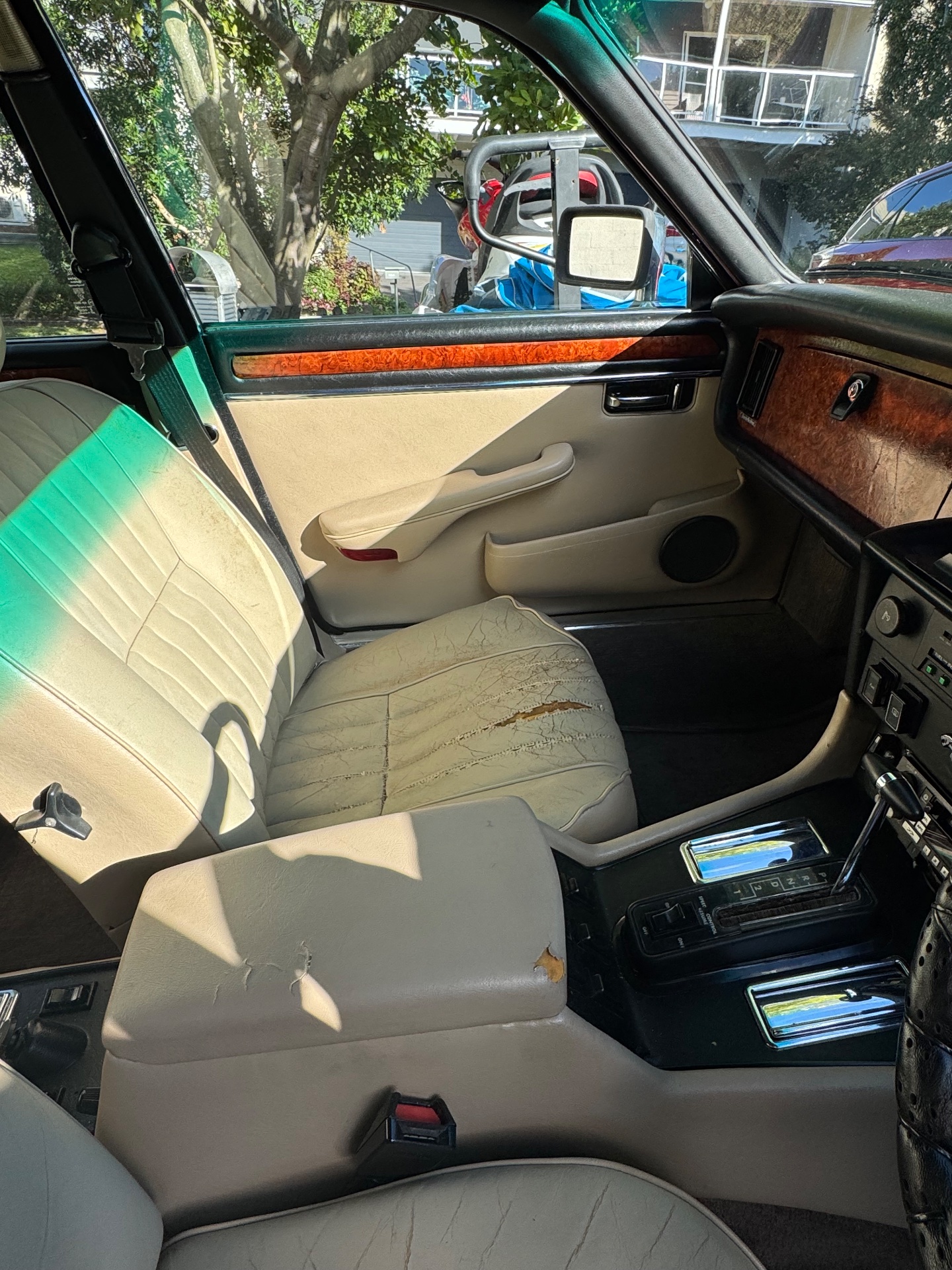 1982 JAGUAR XJ6 SERIES III 4.2 5 SP MANUAL 4D SEDAN
