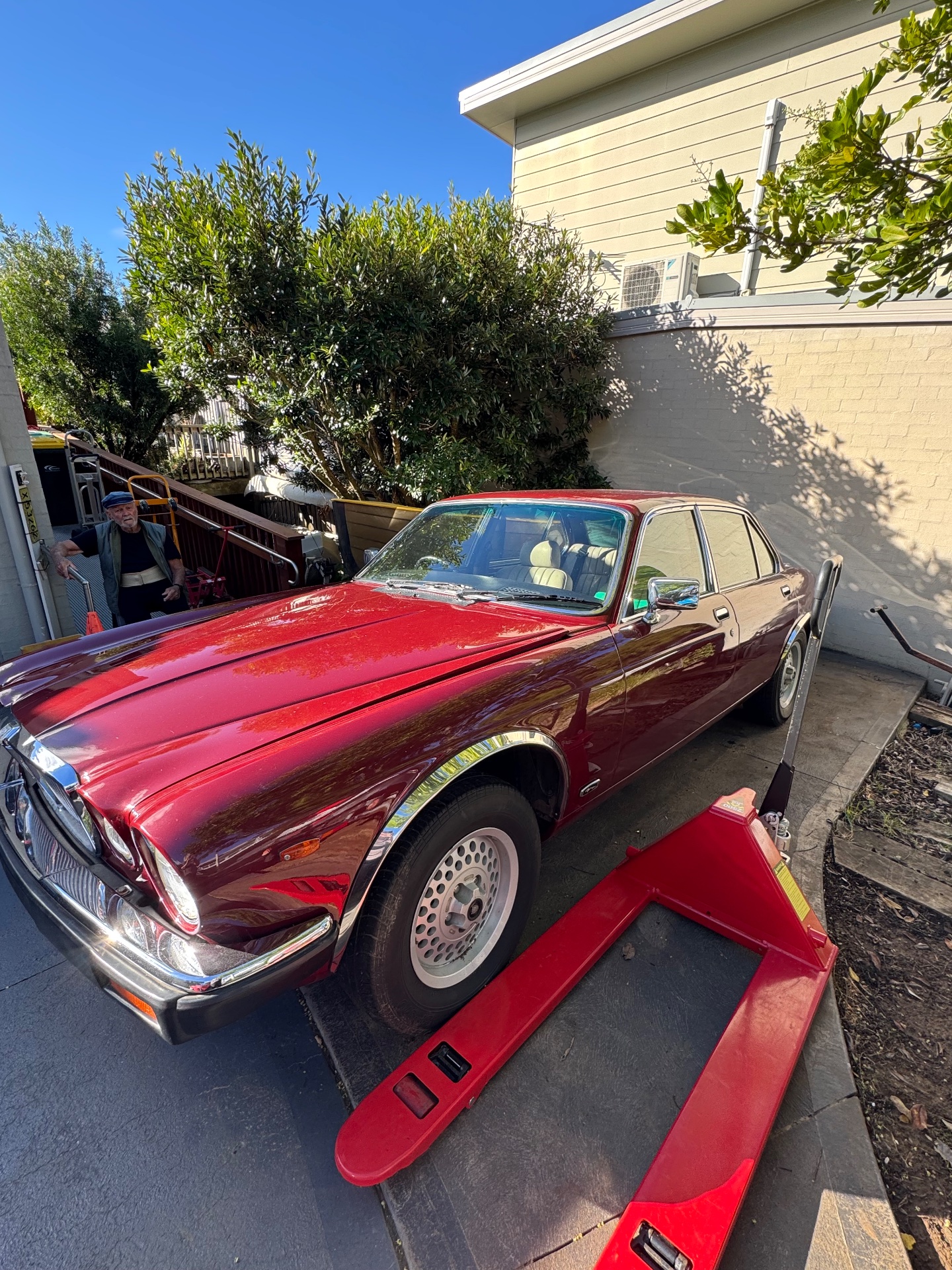 1982 JAGUAR XJ6 SERIES III 4.2 5 SP MANUAL 4D SEDAN