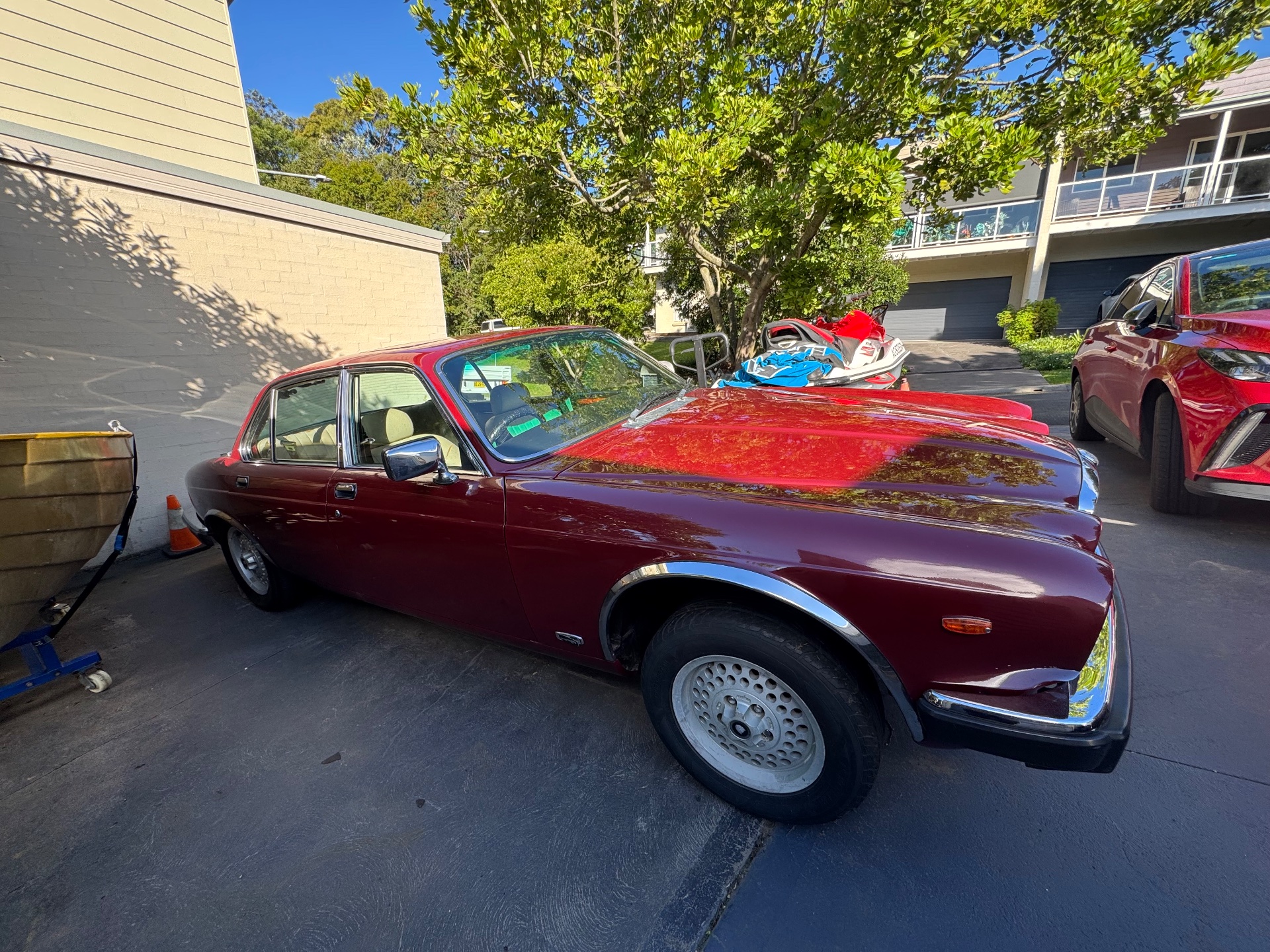 1982 JAGUAR XJ6 SERIES III 4.2 5 SP MANUAL 4D SEDAN