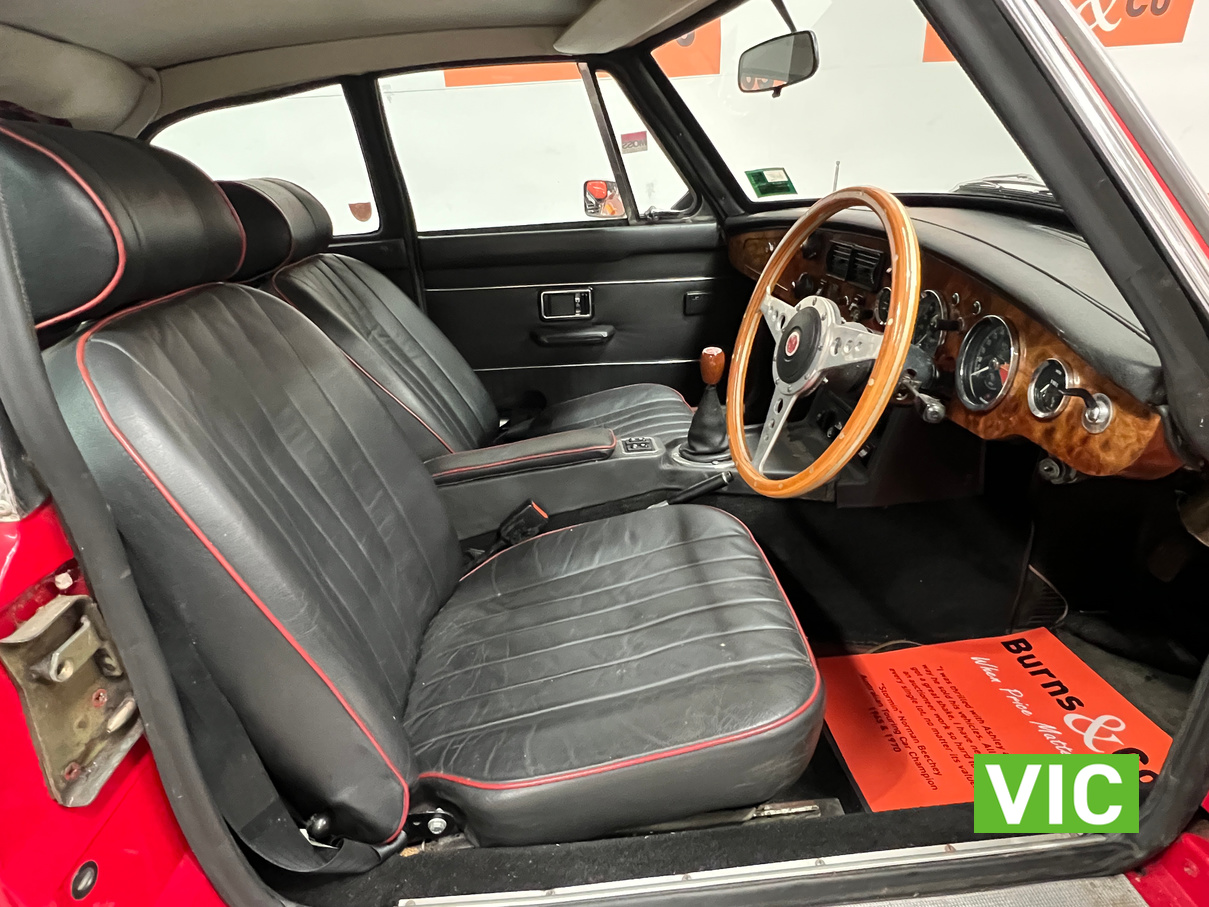 1974 MG B GT 4 CYL MANUAL COUPE
