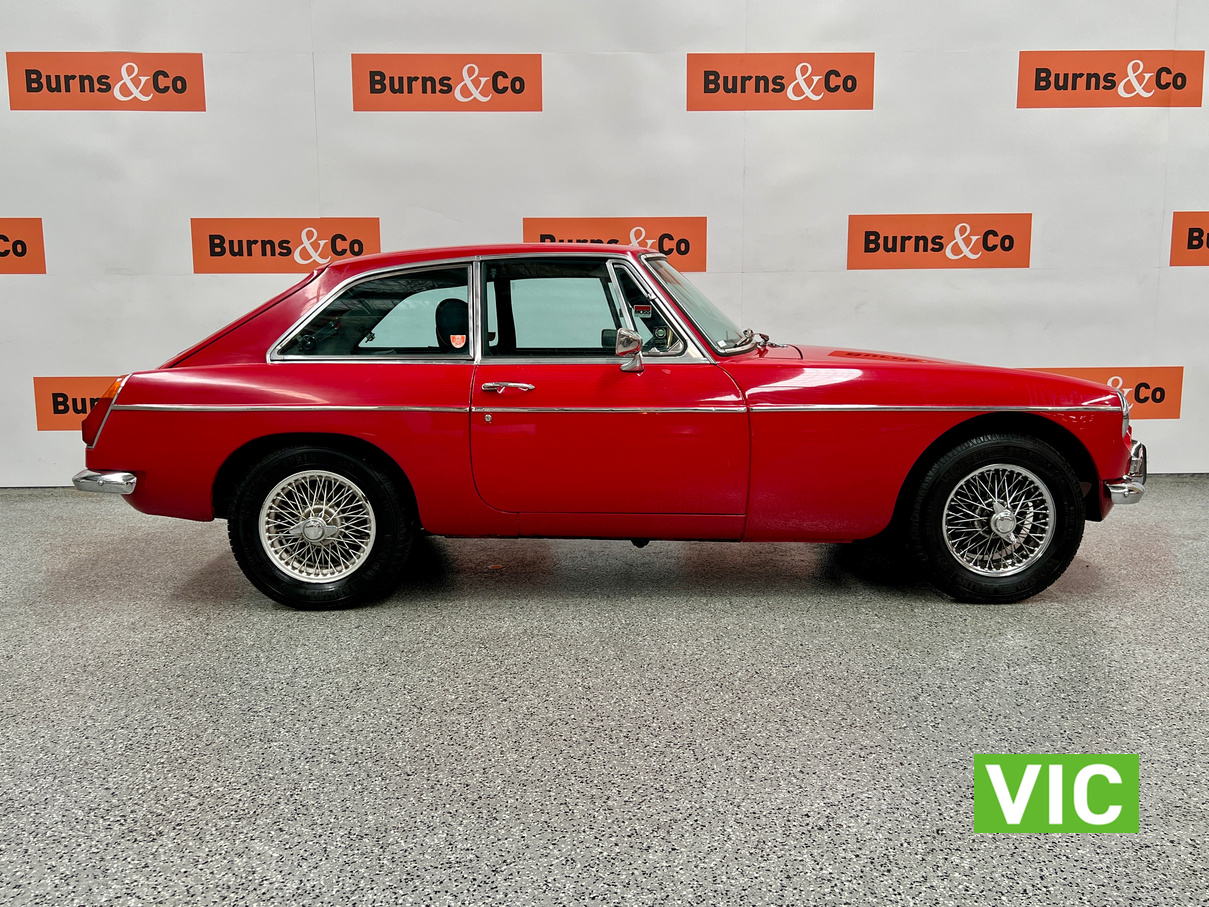 1974 MG B GT 4 CYL MANUAL COUPE