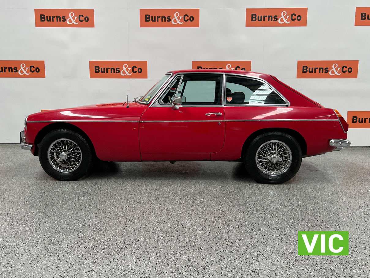 1974 MG B GT 4 CYL MANUAL COUPE