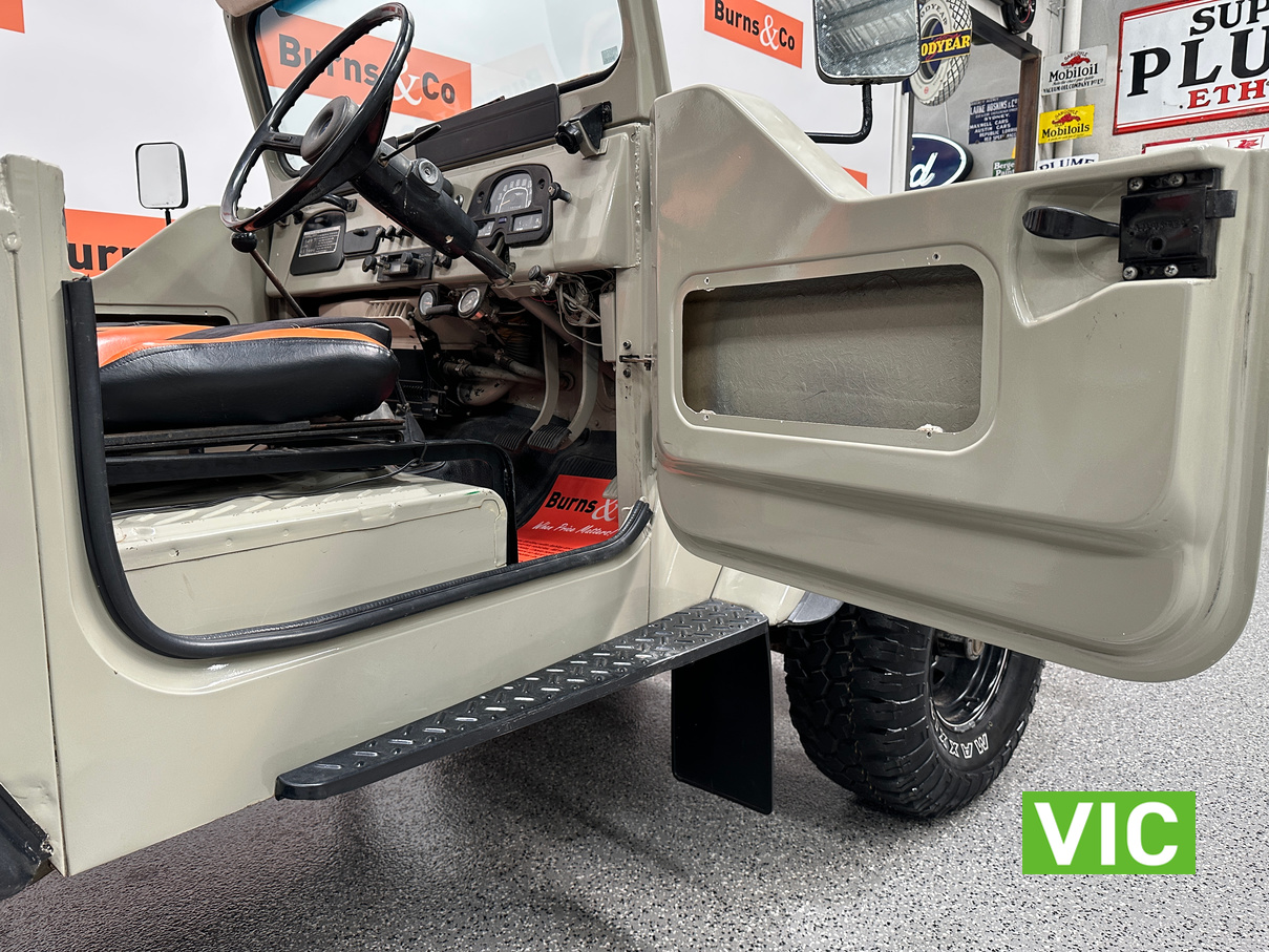 1977 TOYOTA LANDCRUISER FJ40 V8 MANUAL 4WD P/UP