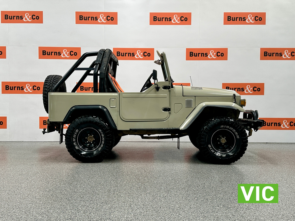 1977 TOYOTA LANDCRUISER FJ40 V8 MANUAL 4WD P/UP