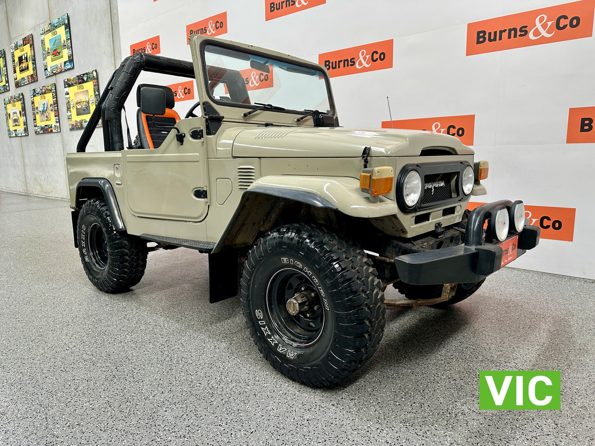 1977 TOYOTA LANDCRUISER FJ40 V8 MANUAL 4WD P/UP