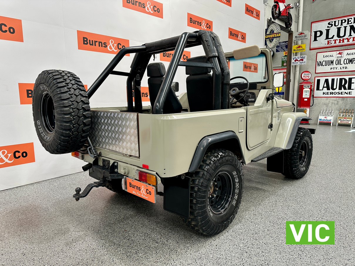 1977 TOYOTA LANDCRUISER FJ40 V8 MANUAL 4WD P/UP