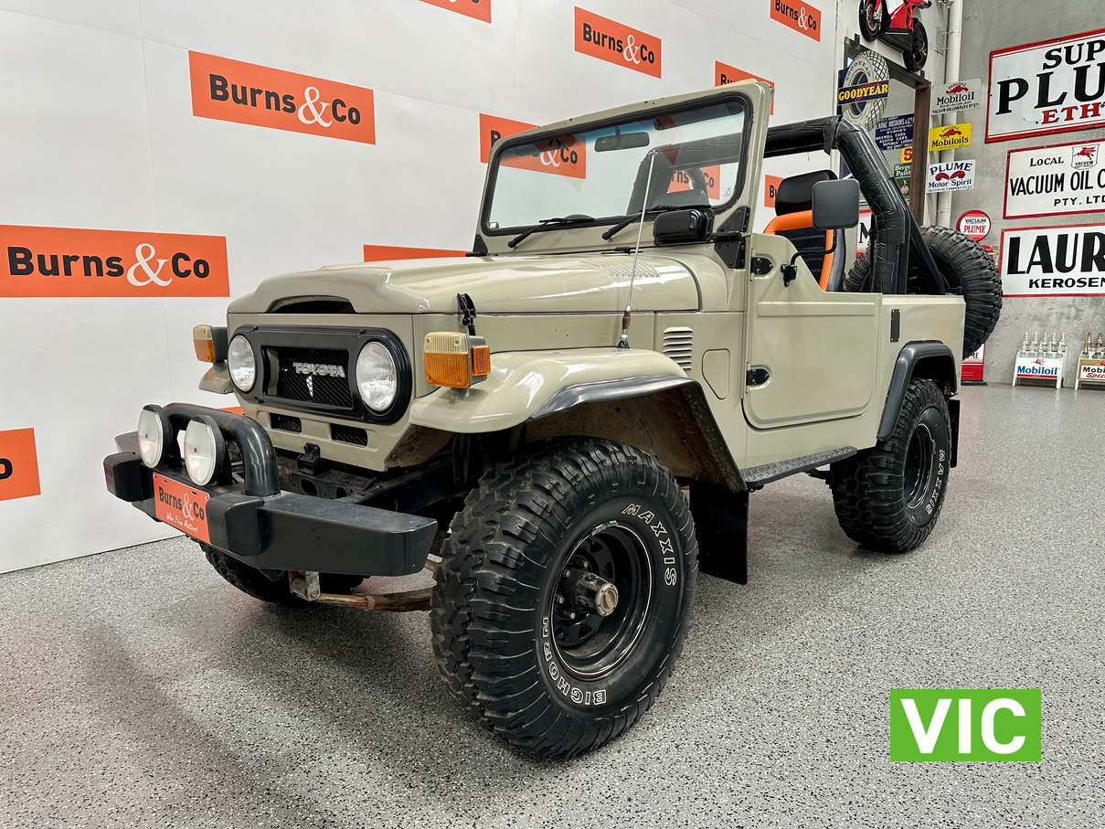 1977 TOYOTA LANDCRUISER FJ40 V8 MANUAL 4WD P/UP