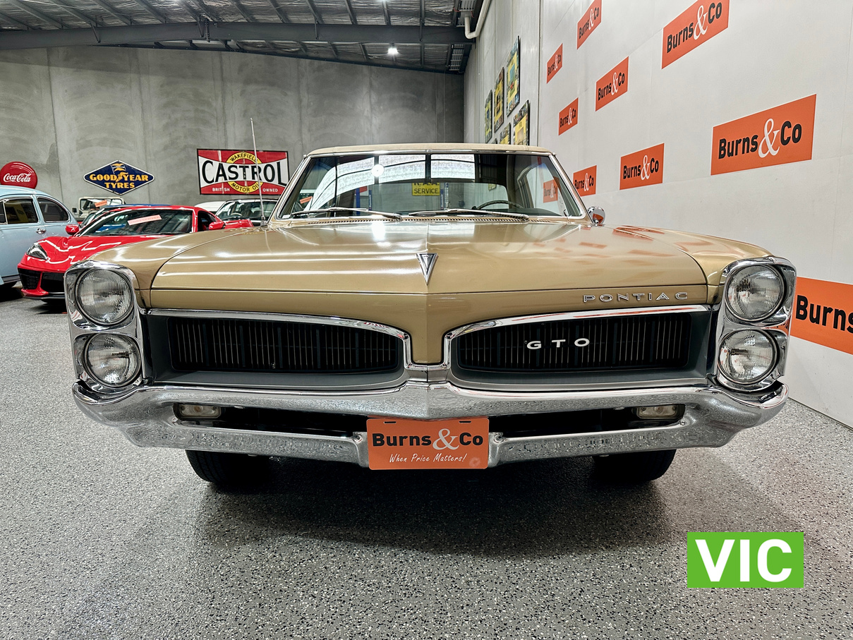 1967 PONTIAC LEMANS PILLARLESS 326 V8 SEDAN