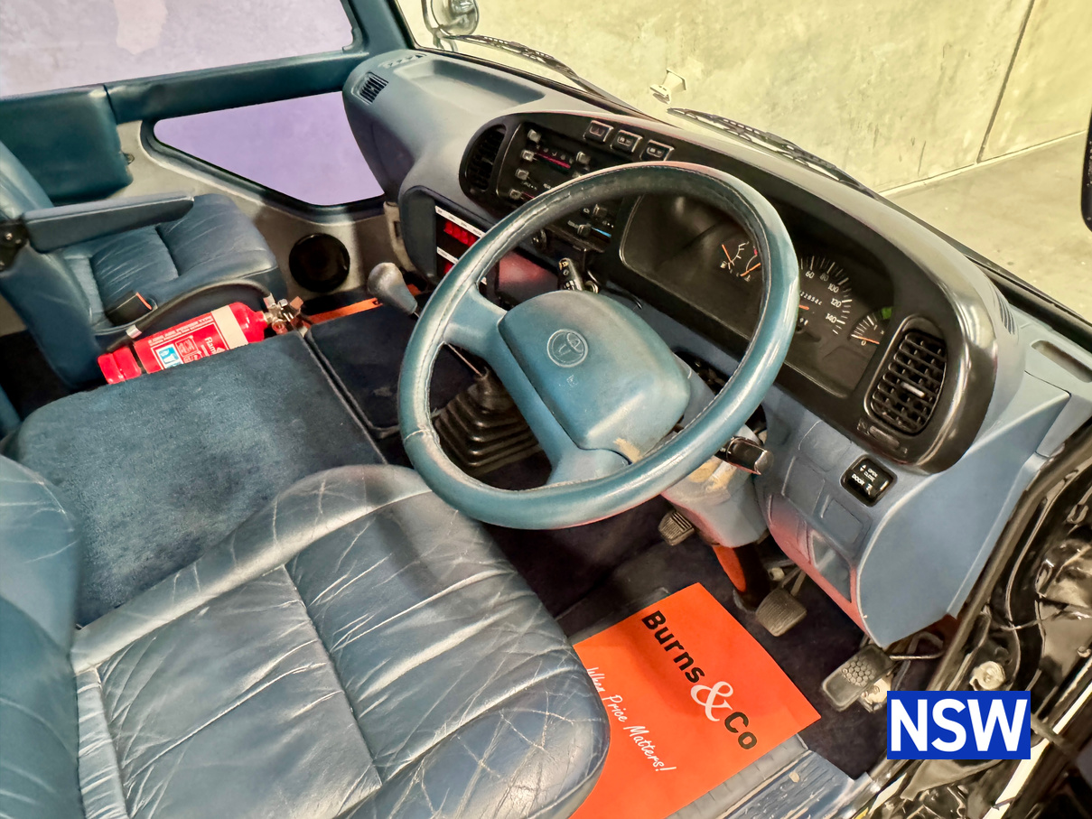 1993 TOYOTA COASTER 15 SEATER 6 CYL DIESEL MANUAL BUS