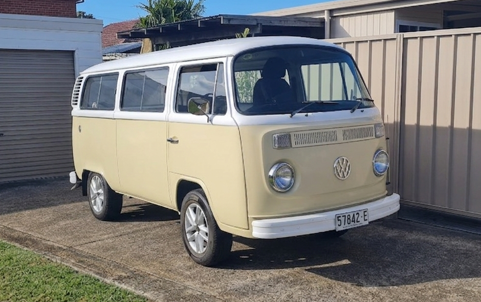 1975 VOLKSWAGEN KOMBI 4 SP MANUAL VAN