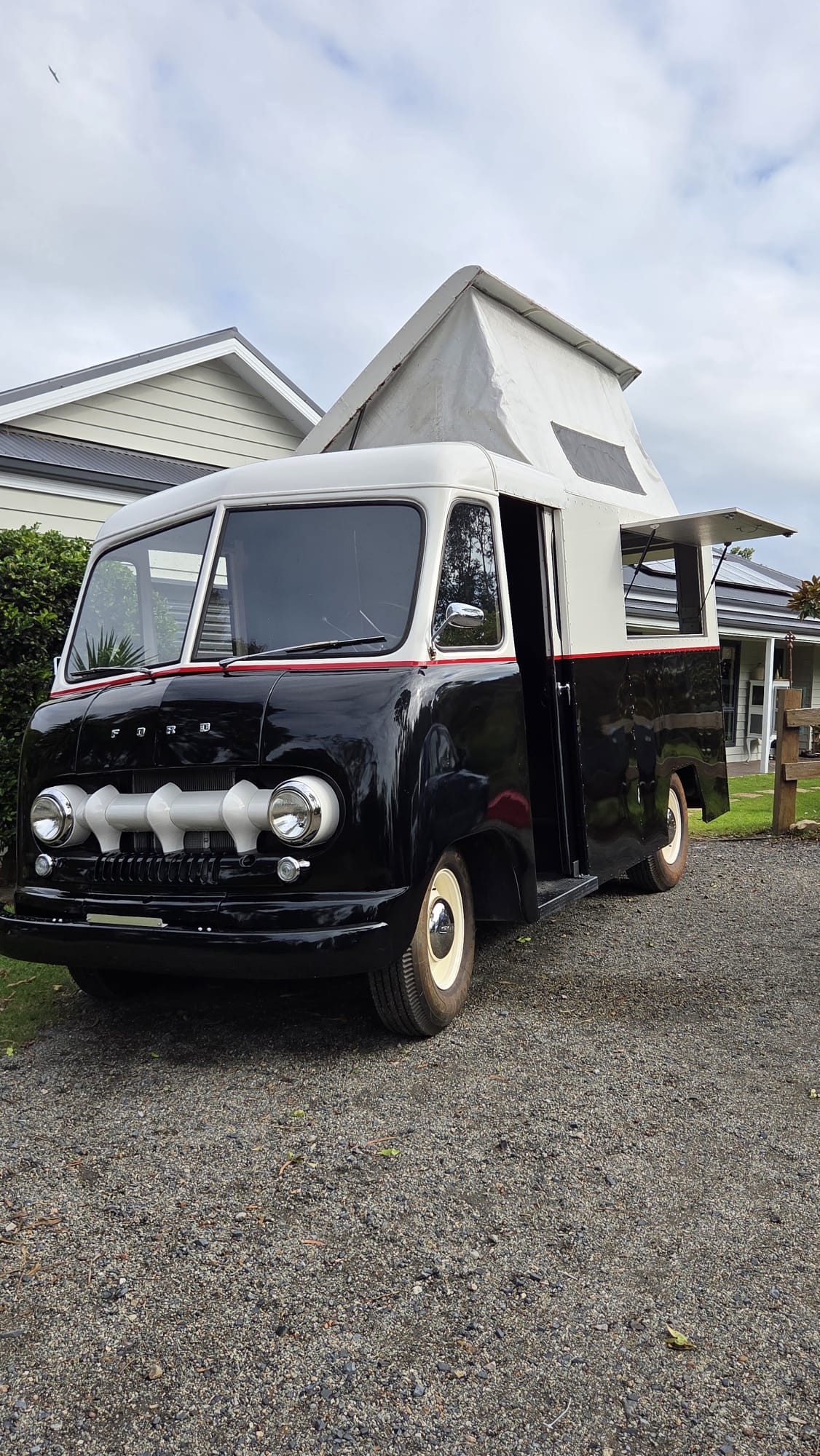 1952 FORD F3 PD DELIVERY VAN 