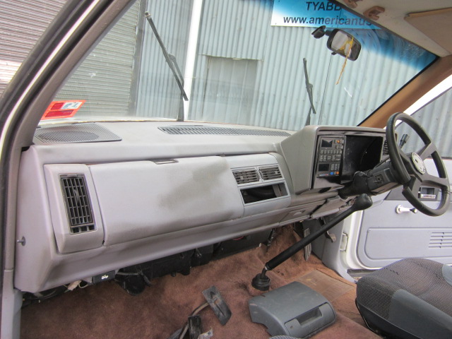 1988 CHEVROLET K1500 4x4 5 SP MANUAL PICK UP