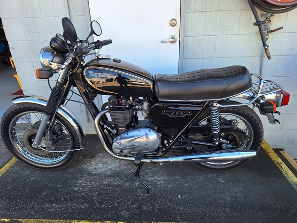 1982 TRIUMPH TSS 750 ROAD