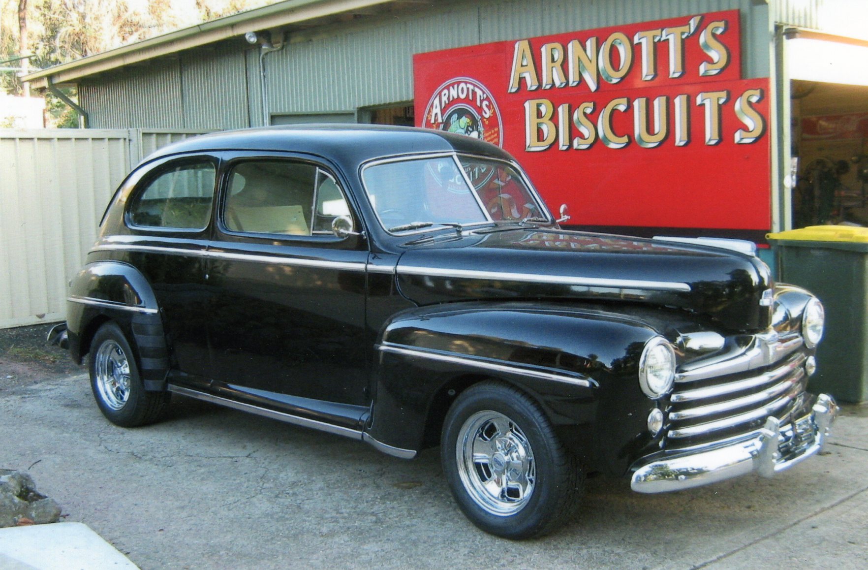 1948 FORD TUDOR SUPER DELUXE SEDAN