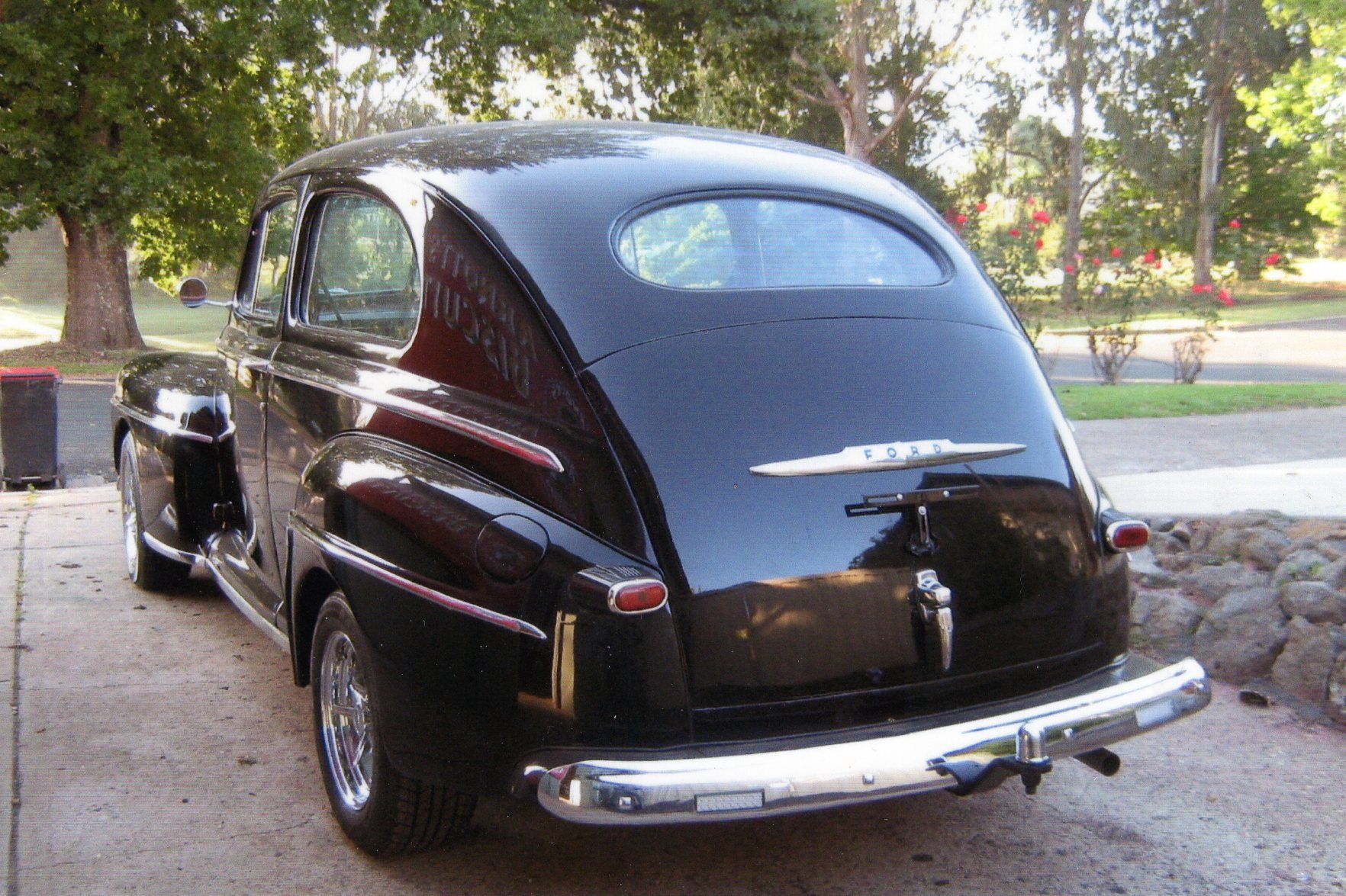 1948 FORD TUDOR SUPER DELUXE SEDAN