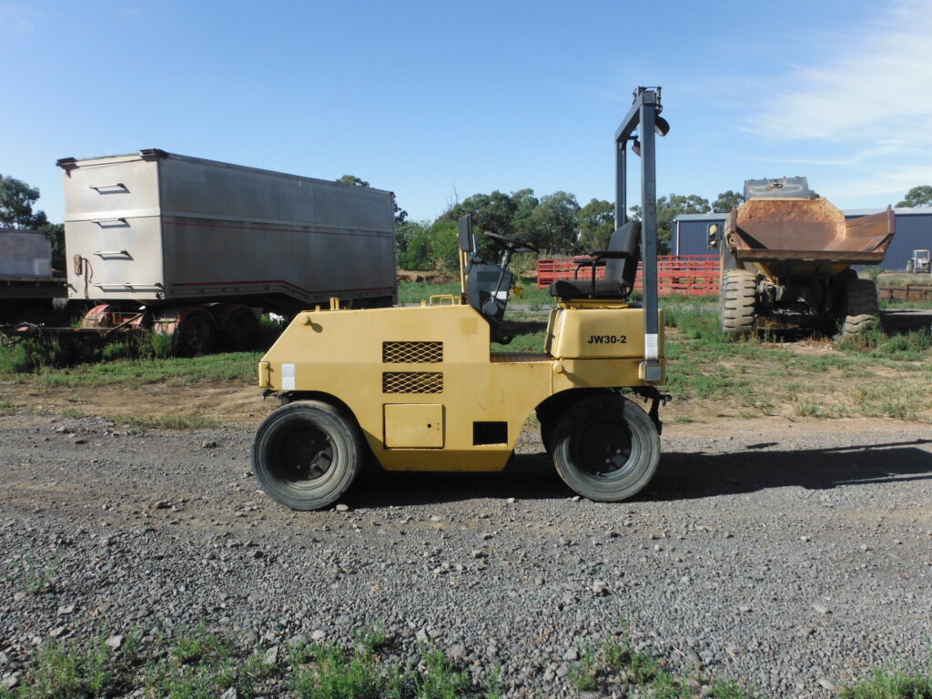 KOMATSU JW30-2 ROLLER