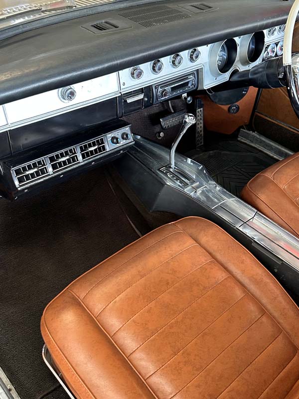 1967 CHRYSLER VALIANT VC AUTOMATIC 4D SEDAN