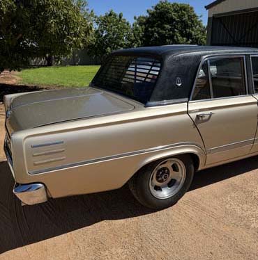 1967 CHRYSLER VALIANT VC AUTOMATIC 4D SEDAN