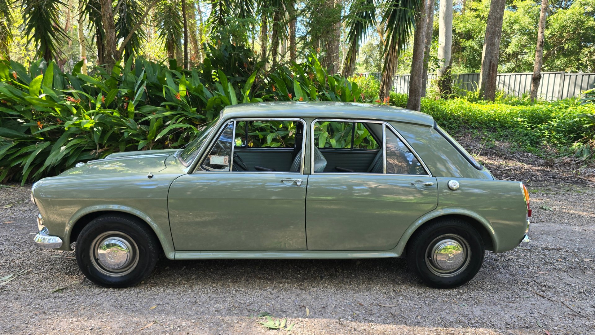 1967 MORRIS 1100 4D SEDAN