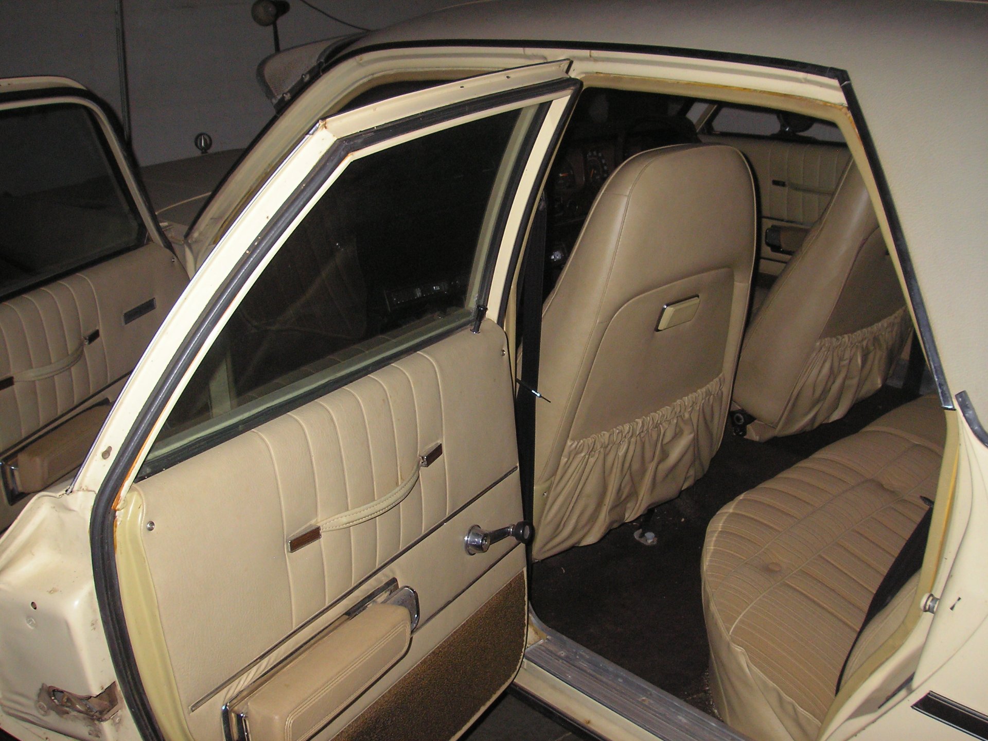 1980 CHRYSLER REGAL CM 3 SP AUTOMATIC 4D SEDAN