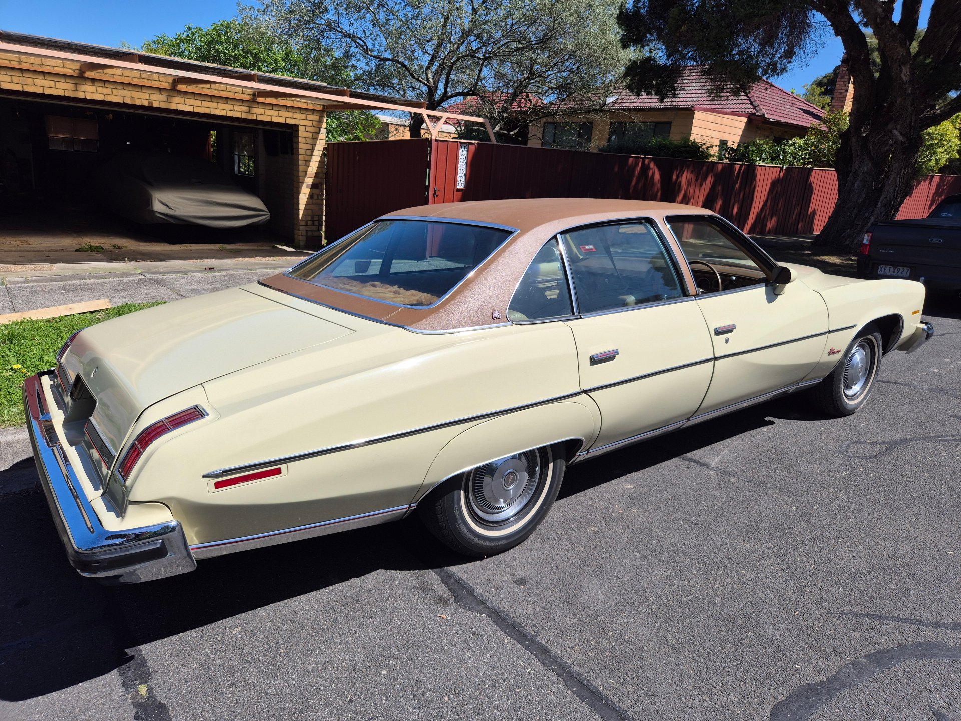 1974 PONTIAC LEMANS SEDAN