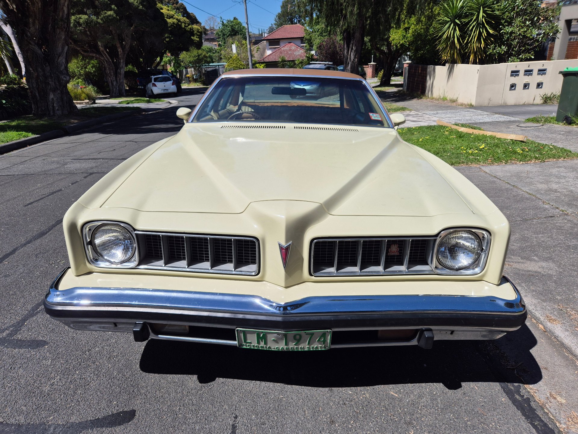 1974 PONTIAC LEMANS SEDAN